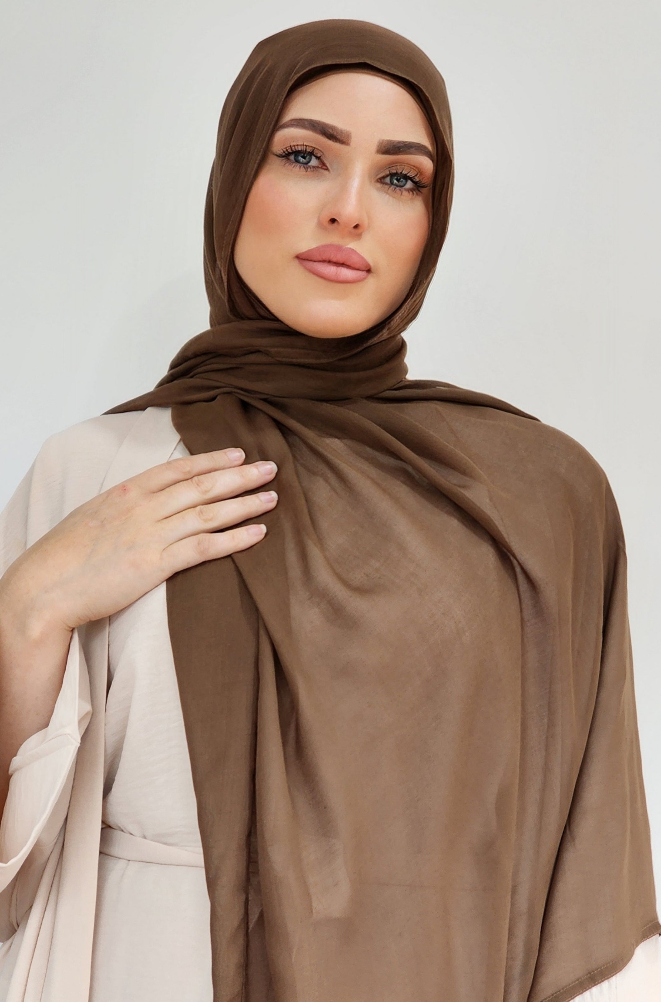EARTHY BROWN
